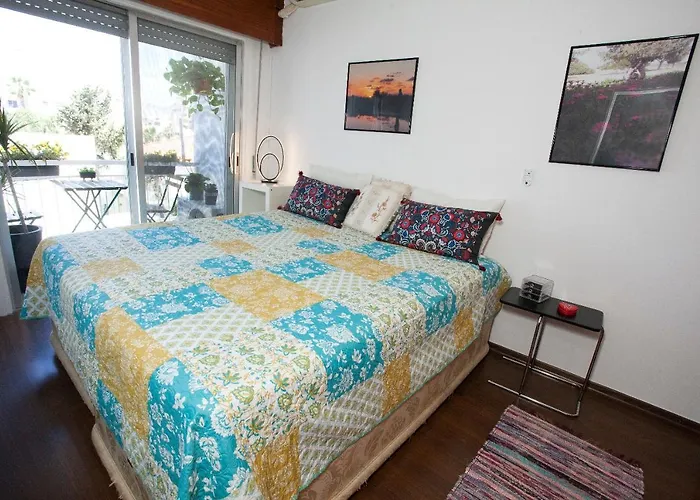 Artemis 3, Beachfront Boutique *