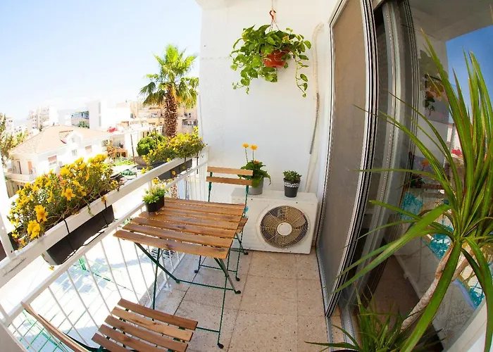 Artemis 3, Beachfront Boutique