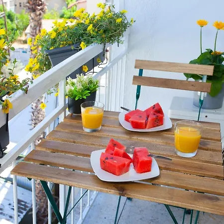 Artemis 3, Beachfront Boutique Appartement