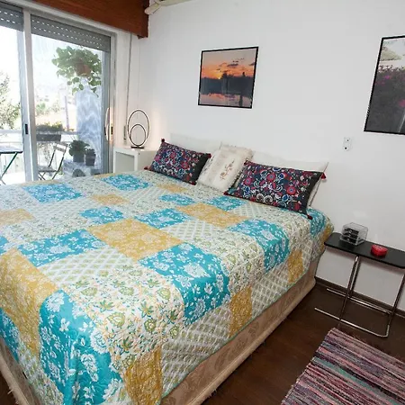 Artemis 3, Beachfront Boutique *