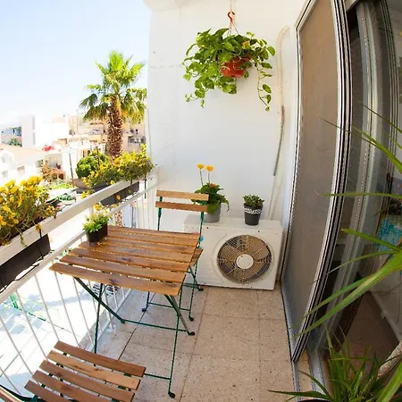 Artemis 3, Beachfront Boutique