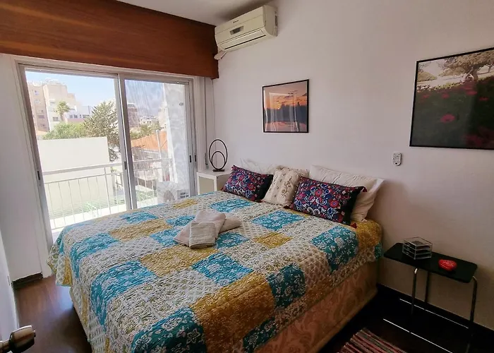 Artemis 3, Beachfront Boutique *