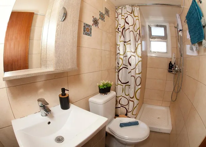 Artemis 3, Beachfront Boutique * 레메소스