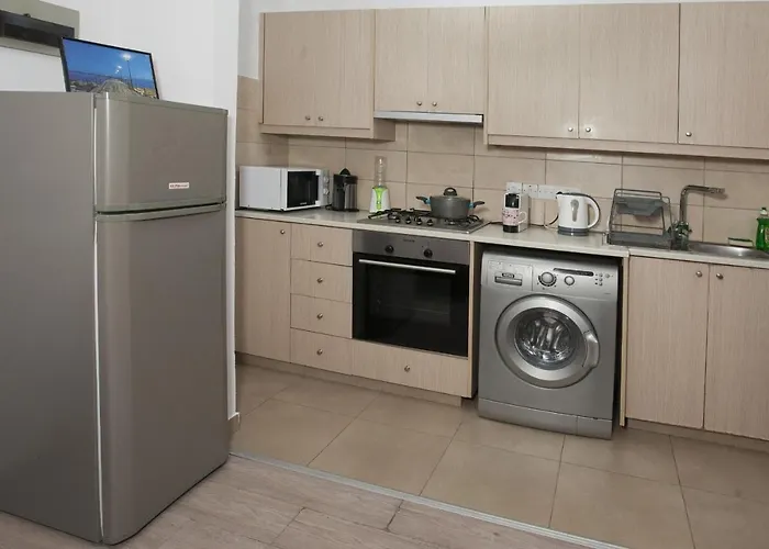 Artemis 3, Beachfront Boutique *