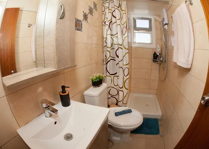 Artemis 3, Beachfront Boutique Apartment *