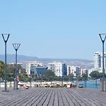 Artemis 3, Beachfront Boutique Apartment *