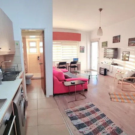 Artemis 3, Beachfront Boutique Limassol