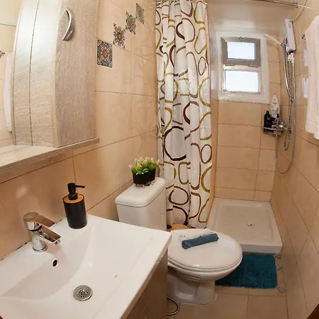 Artemis 3, Beachfront Boutique Apartment *